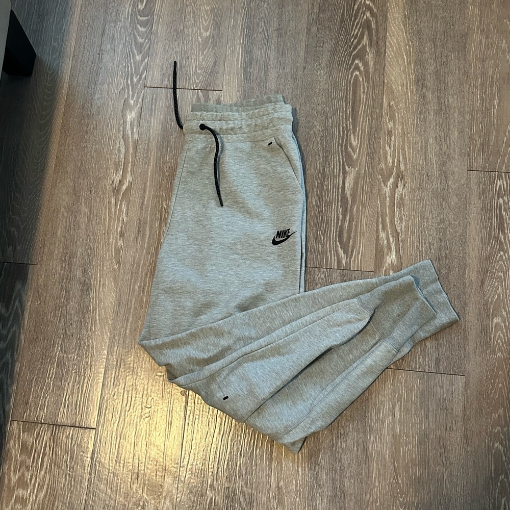 Nike Tech Fleece Set - Picture 7 of 15